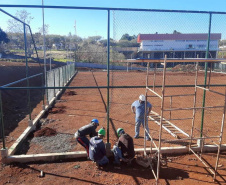 As novas moradias estão sendo construídas na Vila Chimin, em um projeto que também envolve trabalhos de revitalização e urbanização da região. O investimento do Governo do Estado é de R$ 10,8 milhões, usado para permitir o repasse das moradias gratuitamente a famílias em situação de vulnerabilidade social. (Foto: Victor Kimura Holetz / Cohapar)