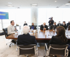 O governador Carlos Massa Ratinho Junior  recebe o  ministro do Desenvolvimento Regional, Rogério Marinho, no Palácio Iguaçu, as propostas selecionadas pelo Programa Pró-Moradia para revitalização de favelas nas cidades de Curitiba e São José dos Pinhais.  Foto: Jonathan Campos/AEN