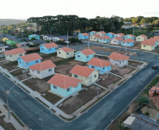 Construtoras interessadas em firmar parcerias com o Governo do Estado para a construção de casas populares podem se habilitar, a partir desta sexta-feira (2), no novo Chamamento Público do programa Casa Fácil Paraná. O edital está disponível no site da Cohapar e prevê a concessão de subsídios de R$ 15 mil por família em imóveis financiados pelo Governo Federal. (Foto: Alessandro Vieira )