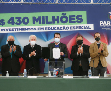 O Governo do Estado vai ampliar em 10% o investimento na educação especial do Paraná. O novo acordo, assinado nesta terça-feira (6) pelo governador Carlos Massa Ratinho Junior, em cerimônia no Palácio Iguaçu, prevê investimentos de R$ 432,3 milhões no ciclo que começa no próximo dia 1º de agosto e vai até o fim de janeiro de 2023. Foto: Jonathan Campos/AEN