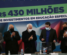 O Governo do Estado vai ampliar em 10% o investimento na educação especial do Paraná. O novo acordo, assinado nesta terça-feira (6) pelo governador Carlos Massa Ratinho Junior, em cerimônia no Palácio Iguaçu, prevê investimentos de R$ 432,3 milhões no ciclo que começa no próximo dia 1º de agosto e vai até o fim de janeiro de 2023. Foto: Jonathan Campos/AEN