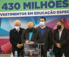 Governador  Carlos Massa Ratinho Junior assina liberação em investimentos em educação especial.
Foto Gilson Abreu/AEN