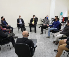A área de auditoria do Poder Executivo ficou mais forte. A resolução 40, da Controladoria-Geral do Estado (CGE), aprova o Estatuto de Auditoria Interna do Estado do Paraná, com diretrizes e responsabilidades para a atividade. 

O documento foi assinado nesta quarta-feira (07) pelo controlador-geral do Estado, Raul Siqueira; e pelo coordenador-geral de Métodos, Capacitação e Qualidade, da Controladoria-Geral da União (CGU), Sérgio Filgueiras de Paula.  Foto:CGE