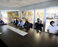 A Portos do Paraná recebeu nesta quarta-feira (7) uma comitiva de empresários asiáticos interessados em conhecer os diferenciais do Porto de Paranaguá, em relação a outros portos, no embarque de açúcar ensacado