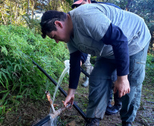 A empresa pública Portos do Paraná, através de seu programa de Educação Ambiental, em parceria com a Prefeitura de Paranaguá, começou a implantação da segunda fase do projeto de readequação dos microssistemas de abastecimento de água nas comunidades ilhadas da baía de Paranaguá, que estão na área de influência do porto.  -  Paranaguá, 08/07/2021  -  Foto: Pier Paolo/Portos do Paraná