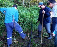 A empresa pública Portos do Paraná, através de seu programa de Educação Ambiental, em parceria com a Prefeitura de Paranaguá, começou a implantação da segunda fase do projeto de readequação dos microssistemas de abastecimento de água nas comunidades ilhadas da baía de Paranaguá, que estão na área de influência do porto.  -  Paranaguá, 08/07/2021  -  Foto: Pier Paolo/Portos do Paraná