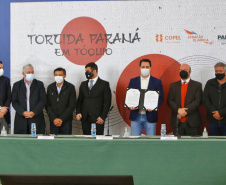 O governador Carlos Massa Ratinho Junior e o superintendente de Esporte, Helio Wirbiski, apresentam o time paranaense classificado para os Jogos Olímpicos e Paralímpicos de Tóquio.  -  Curitiba, 08/07/2021  -  Foto: Gilson Abreu/AEN