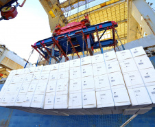 Com 29.081.691 toneladas de cargas movimentadas, os portos do Paraná alcançaram o melhor semestre da história. O volume de produtos importados e exportados entre janeiro e junho de 2021 é 3% maior que o registrado no mesmo período de 2020, quanto foram 28.177.335 toneladas.  - Paranaguá, 08/07/2021  -  Foto: Claudio Neves/Portos do Paraná