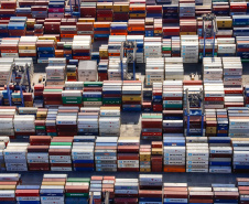 Com 29.081.691 toneladas de cargas movimentadas, os portos do Paraná alcançaram o melhor semestre da história. O volume de produtos importados e exportados entre janeiro e junho de 2021 é 3% maior que o registrado no mesmo período de 2020, quanto foram 28.177.335 toneladas.  - Paranaguá, 08/07/2021  -  Foto: Rodrigo Félix Leal