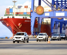 Com 29.081.691 toneladas de cargas movimentadas, os portos do Paraná alcançaram o melhor semestre da história. O volume de produtos importados e exportados entre janeiro e junho de 2021 é 3% maior que o registrado no mesmo período de 2020, quanto foram 28.177.335 toneladas.  - Paranaguá, 08/07/2021  -  Foto: Claudio Neves/Portos do Paraná