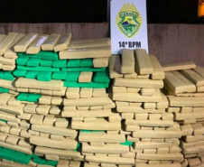 Um balanço divulgado pelo 5º Comando Regional da Polícia Militar (5º CRPM) aponta um aumento de 50% na apreensão de drogas no 1º Semestre de 2021, foram mais de 45 toneladas de entorpecentes. O resultado compreende as regiões Oeste e Sudoeste do estado, que fazem divisa com o Paraguai, Argentina e o estado de Santa Catarina. - Curitiba, 09/07/2021  -  Foto: PMPR