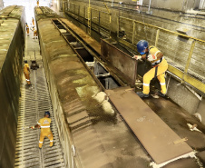 A quantidade de vagões e o volume de cargas movimentadas via ferrovia com origem ou destino ao Porto de Paranaguá aumentaram no primeiro semestre.
Foto: Claudio Neves/Portos do Paraná