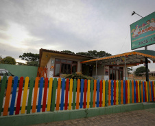 Banco da Mulher Paranaense beneficiou mais de 5 mil empreendedoras
A “Escola De Olho no Futuro” reabriu em outubro de 2020 somente com aulas extracurriculares. Neste ano, com todos os funcionários vacinados contra a Covid-19, retomou as aulas presenciais. 
Foto Gilson Abreu