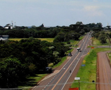 As obras de duplicação da BR-277 em Cascavel, na Região Oeste, vão começar na próxima terça-feira (20). O projeto consiste na ampliação de 5,81 quilômetros da rodovia, do km 574,4 ao km 580,2, entre o posto da Polícia Rodoviária Federal (PRF) e a Ferroeste.  -  Foto: Gilson Abreu/AEN