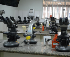 O Hospital Veterinário do Centro Universitário Filadélfia (UniFil), em Londrina, região Norte do Estado, agora é oficialmente um Centro de Apoio à Fauna Silvestre (CAFS). O local presta auxílio ao Instituto Água e Terra (IAT) no recebimento de animais silvestres vítimas de atropelamento, maus-tratos, comércio ilegal, tráfico e cativeiro irregular, que precisam de atendimento veterinário. A inauguração aconteceu nessa sexta-feira (16).  -  Londrina, 16/07/2021  -  Foto: SEDEST/IAT