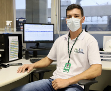 Dos 21 profissionais que atuam na equipe contratada para auxiliar na gestão ambiental da Portos do Paraná, quase todos são formados no Litoral do Estado. Cada vez mais, moradores dos municípios da região reforçam o time de cuidado permanente com o Meio Ambiente nos Portos de Paranaguá e Antonina.  -  Paranaguá, 20/07/2021  -  Foto: Claudio Neves/Portos do Paraná