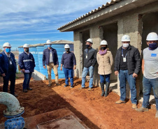 Sanepar leva água tratada para comunidade Córrego D Ouro em Califórnia
Autoridades conheceram detalhes das obras que irão duplicar capacidade do sistema principal

Foto: Sanepar

