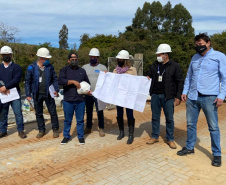 Sanepar leva água tratada para comunidade Córrego D Ouro em CalifórniaAutoridades conheceram detalhes das obras que irão duplicar capacidade do sistema principal
Foto: Sanepar


