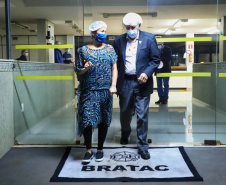 O governador em exercício Darci Piana, conheceu nesta quarta-feira (21), em Londrina, na Região Norte, as instalações da Fiação Bratac, um dos principais elos da cadeia no Estado, responsável pela produção do bicho-da-seda e do fio e também pela comercialização do produto final.  -  Londrina, 21/07/2021  -  Foto: José Fernando Ogura/AEN