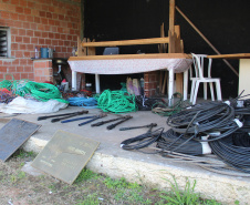 Um casal foi preso e cerca de 600 quilos de fios metálicos apreendidos durante uma ação integrada entre as forças de segurança pública e Coordenada pela Polícia Civil do Paraná. Denominada Operação Metal Nobre III, a ação que aconteceu nesta quinta-feira (22/07), contou com a Polícia Militar, a Guarda Municipal de Curitiba e outros órgão municipais e apoio da Copel e da Sanepar. -  Curitiba, 23/07/2021  -  Foto: SESP-PR