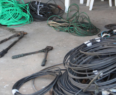 Um casal foi preso e cerca de 600 quilos de fios metálicos apreendidos durante uma ação integrada entre as forças de segurança pública e Coordenada pela Polícia Civil do Paraná. Denominada Operação Metal Nobre III, a ação que aconteceu nesta quinta-feira (22/07), contou com a Polícia Militar, a Guarda Municipal de Curitiba e outros órgão municipais e apoio da Copel e da Sanepar. -  Curitiba, 23/07/2021  -  Foto: SESP-PR