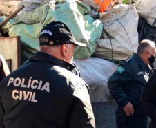 Um casal foi preso e cerca de 600 quilos de fios metálicos apreendidos durante uma ação integrada entre as forças de segurança pública e Coordenada pela Polícia Civil do Paraná. Denominada Operação Metal Nobre III, a ação que aconteceu nesta quinta-feira (22/07), contou com a Polícia Militar, a Guarda Municipal de Curitiba e outros órgão municipais e apoio da Copel e da Sanepar. -  Curitiba, 23/07/2021  -  Foto: SESP-PR
