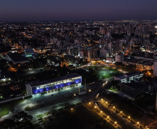 Prédios públicos foram iluminados de azul para conscientizar sobre Síndrome do X Frágil Foto: Jonathan Campos/AEN