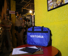 AIFU fecha sete estabelecimentos comerciais e flagra festa com mais de 200 pessoas durante o final de semana em Curitiba

<b>Foto: Geraldo Bubniak/AEN </b>