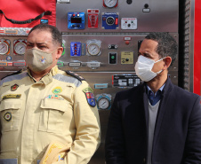 O Corpo Bombeiros de São José dos Pinhais recebeu nesta terça-feira (27/07), em cerimônia realizada no 6º Grupamento de Bombeiros, um caminhão Auto-Bomba Tanque Resgate (ABTR) para dar suporte ao combate à incêndios na cidade. A nova viatura do Corpo de Bombeiro é a primeira de modelo americano no Estado do Paraná, sendo projetada e desenvolvida para atividade da corporação.  -  Curitiba, 28/07/2021  -  Foto: SESP-PR
