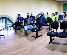 A Portos do Paraná deu início às ações do programa de recuperação de áreas de preservação permanente nas regiões de Paranaguá e Antonina e conservar matas nativas. Nesta terça-feira, representantes da empresa estiveram em Antonina para apresentar os responsáveis pelo programa e tratar do apoio da prefeitura do município e da adesão da população.  -  Paranaguá, 28/07/2021  -  Foto: Pierpaolo Nota/ Portos do Paraná