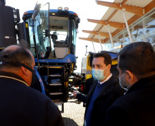 Em comemoração ao Dia do Agricultor, o governador Carlos Massa Ratinho Junior participou nesta quarta-feira (28), na fábrica da New Holland, em Curitiba, do lançamento do Colheitômetro. Foto: Ari Dias/AEN
