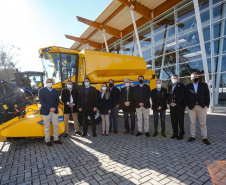 Em comemoração ao Dia do Agricultor, o governador Carlos Massa Ratinho Junior participou nesta quarta-feira (28), na fábrica da New Holland, em Curitiba, do lançamento do Colheitômetro. Foto: Jonathan Campos/AEN