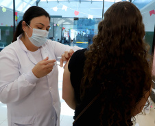 Mais de 6 milhões de paranaenses já foram imunizados, quase 70% da população adulta
  Foto: Ari Dias /AEN