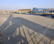 Maior produtora e exportadora de papéis para embalagens e embalagens de papel do Brasil, a Klabin iniciou as obras para a construção do seu novo terminal no cais do Porto de Paranaguá, após a assinatura da ordem para liberação dos serviços no mês de julho pela Portos do Paraná.  -  Paranaguá, 30/07/2021  -  Foto: Claudio Neves/Portos do Paraná