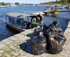 Portos do Paraná promove ação de limpeza de manguezal: Nesta sexta-feira (30), 115 quilos de lixo foram recolhidos do manguezal, na Ilha do Teixeira, em Paranaguá. Foto  Pierpaolo Nota/ Portos do Paraná.