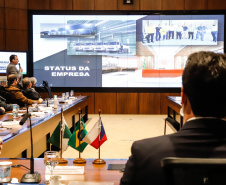 TATRA  -  A montadora de caminhões TatraBras, que pertence ao grupo CSG Aerospace, da República Tcheca, oficializou nesta quinta-feira (3) investimento de R$ 102 milhões até 2026 em uma planta em Ponta Grossa, na região dos Campos Gerais. O protocolo de adesão da empresa ao programa de benefícios fiscais do Paraná foi assinado pelo governador Carlos Massa Ratinho Junior e pelo presidente da empresa, Rui Lemes, no Palácio Iguaçu.-  Curitiba, 03/09/2020  -  Foto: Rodrigo Félix Leal