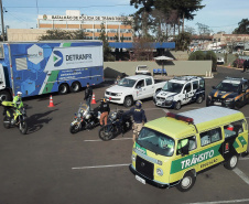 O Batalhão de Polícia de Trânsito (BPTran) e o Departamento de Trânsito do Paraná (Detran-PR) , juntamente com outros órgãos ligados ao trânsito urbano, promoveram uma manhã de instrução gratuita para quem usa a moto como ferramenta de trabalho.
Foto: Alessandro Vieira/AEN  