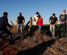 Mais uma grande obra de infraestrutura em Cascavel, no Oeste do Paraná, deve sair do papel nos próximos meses. O governador Carlos Massa Ratinho Junior e diretor técnico Executivo Itaipu Binacional, Celso Vilar Torino, lançaram nesta segunda-feira (2) a pedra fundamental da duplicação do Contorno Oeste, que conecta a BR-277 à BR-163. Foto: Jonathan Campos/AEN