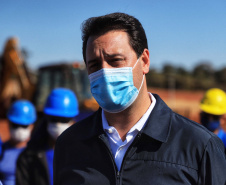 O governador Carlos Massa Ratinho Junior visitou nesta terça-feira (03) as obras de instalação do novo núcleo genético e da unidade de disseminação de genes da empresa Agroceres Pic, no limite entre Paranavaí e Santo Antônio do Caiuá, no Noroeste. Foto: José Fernando Ogura/AEN