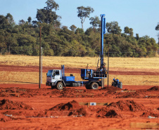 O governador Carlos Massa Ratinho Junior visitou nesta terça-feira (03) as obras de instalação do novo núcleo genético e da unidade de disseminação de genes da empresa Agroceres Pic, no limite entre Paranavaí e Santo Antônio do Caiuá, no Noroeste. Foto: José Fernando Ogura/AEN