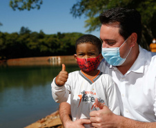 Governador Carlos Massa Ratinho Junior visita o Parque Urbano Xibiu, em Diamante do Norte. Foto: Jonathan Campos/AEN