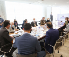O governador Carlos Massa Ratinho Junior recebe nesta quarta-feira (4) , o embaixador dos Emirados Árabes no Brasil, Saleh Alsuwaidi no Palacio Iguacu. Curitiba, 04/08/2021. Foto: Jonathan Campos/AEN