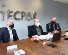 Tecpar, Fiocruz e IBMP fortalecem ações na área de biotecnologia e saúde humana no Paraná - Na foto, Stenio Perdigão Fragoso, diretor do Instituto Carlos Chagas (ICC/Fiocruz); Jorge Callado, diretor-presidente do Instituto de Tecnologia do Paraná (Tecpar); e Pedro Ribeiro Barbosa, diretor-presidente do Instituto de Biologia Molecular do Paraná (IBMP)  - Curitiba, 05/08/2021  -  Foto: Luciano Sarote/Tecpar