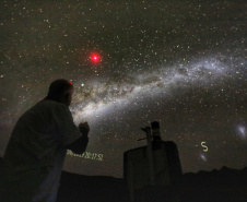 O Parque da Ciência Newton Freire Maia promove nesta sexta-feira (6) mais uma edição da série de lives Noites no Parque. O tema, desta vez, será "Júpiter e Saturno — Gigantes do Sistema Solar". Haverá transmissão em tempo real de imagens dos dois planetas (excepcionalmente proeminentes no céu neste mês de agosto) captadas por telescópios. Foto: José Fernando Ogura/AEN