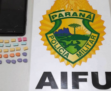 As equipes da Ação Integrada de Fiscalização Urbana (AIFU), coordenada pela Polícia Militar, fecharam cinco estabelecimentos comerciais e dispersaram mais de 800 pessoas durante abordagens em Curitiba. As ações começaram no início da noite de sexta-feira (06/08) e se extenderam até às cinco horas da manhã deste sábado (07/08) em diversos bairros da capital.  -  Curitiba, 07/08/2021 -  Foto: PMPR