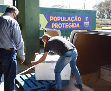 A Secretaria de Estado da Saúde (Sesa) recebeu na tarde desta segunda-feira (9) mais 67,6 mil vacinas contra a Covid-19. As doses da CoronaVac/Butantan fazem parte do lote com 209.170 vacinas para o Paraná, anunciadas pelo Ministério da Saúde no final da noite deste domingo (8). Foto: Américo Antonio/SESA