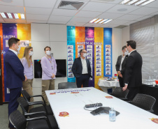 O governador Carlos Massa Ratinho Junior visita  nesta terça-feira (10) ,  a empresa Mondelez na Cidade Industrial de Curitiba. Curitiba, 10/08/2021. Foto: Geraldo Bubniak/AEN