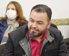 O secretário de Estado da Saúde, Beto Preto, recebeu hoje (11) os prefeitos da região de Maringá para discutir o fortalecimento do Samu Norte Novo, vacinação contra a Covid-19 e tratativas para liberação de recursos já aprovados para o Consórcio Público Intermunicipal de Saúde do Setentrião Paranaense (Cisamusep).Foto: Américo Antonio/SESA