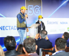 O governador Carlos Massa Ratinho Junior participou da apresentação de soluções tecnológicas para o agronegócio que se beneficiarão do 5G. A iniciativa faz parte da série de projetos-piloto de conectividade promovida pelo Ministério das Comunicações (Mcom). Na foto, ministro das Comunicações, Fábio Faria, e a ministra da Agricultura, Pecuária e Abastecimento, Tereza Cristina.   -  Londrina, 12/08/2021  -  Foto: José Fernando Ogura/AEN
