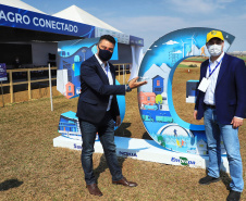O governador Carlos Massa Ratinho Junior participou da apresentação de soluções tecnológicas para o agronegócio que se beneficiarão do 5G. A iniciativa faz parte da série de projetos-piloto de conectividade promovida pelo Ministério das Comunicações (Mcom).  -  Londrina, 12/08/2021  -  Foto: José Fernando Ogura/AEN
